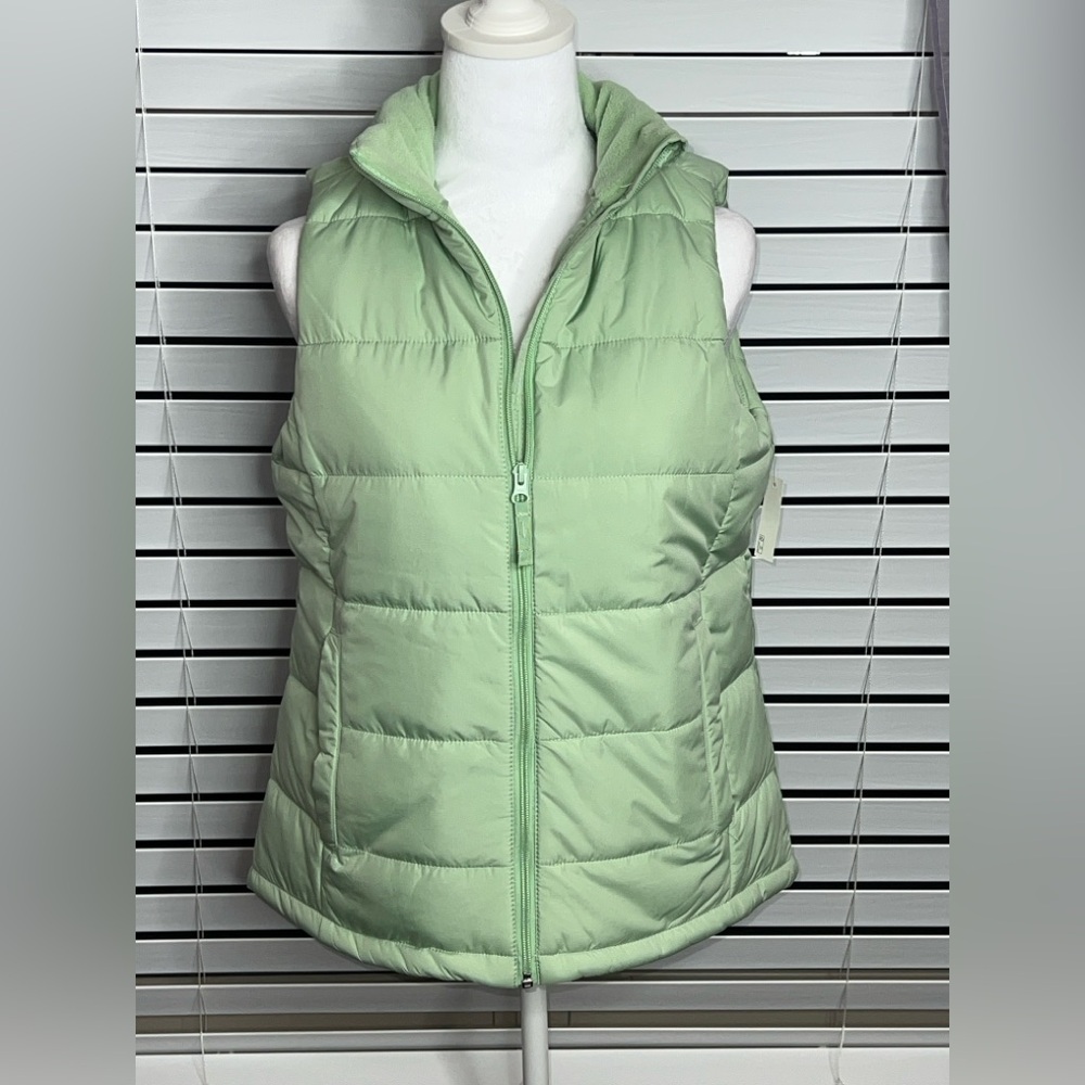 NWT Amazon Essentials Light Green Puffer Vest